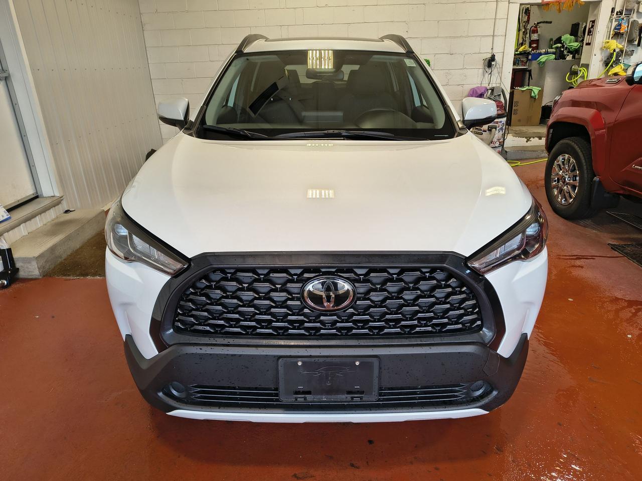 2024 Toyota Corolla Cross LE Photo