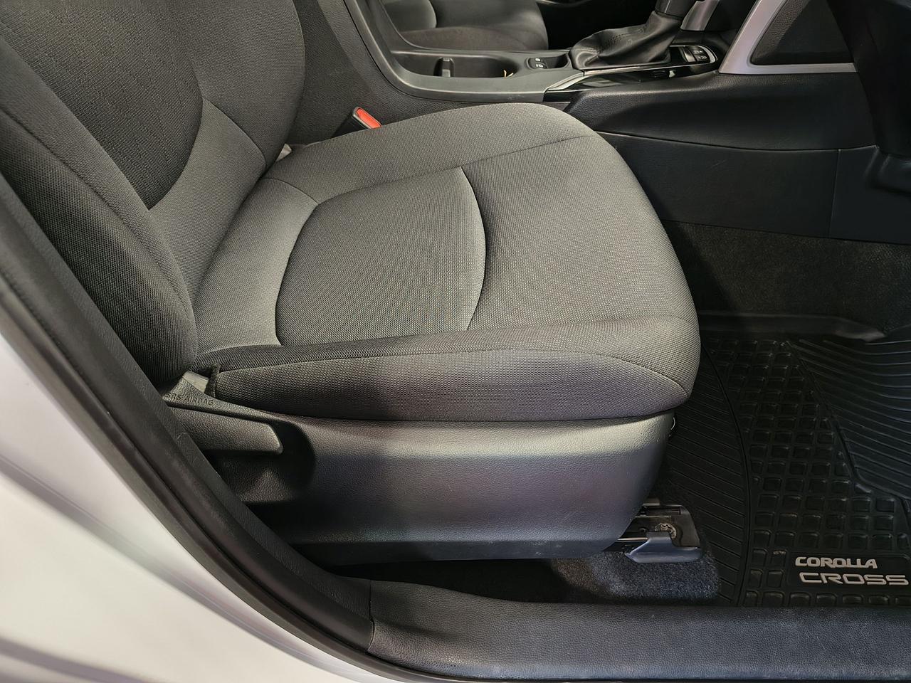 2024 Toyota Corolla Cross LE Photo0