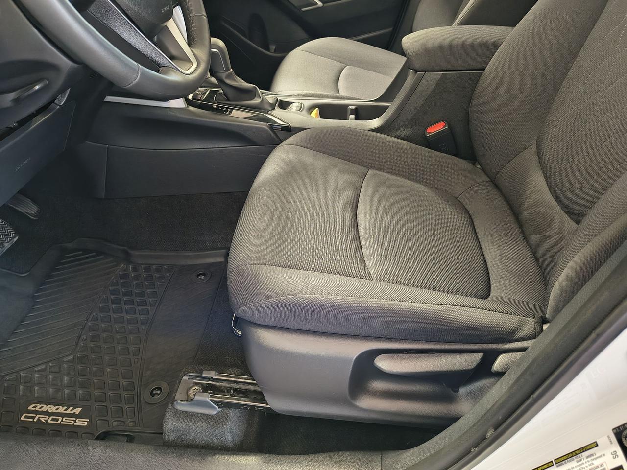 2024 Toyota Corolla Cross LE Photo0