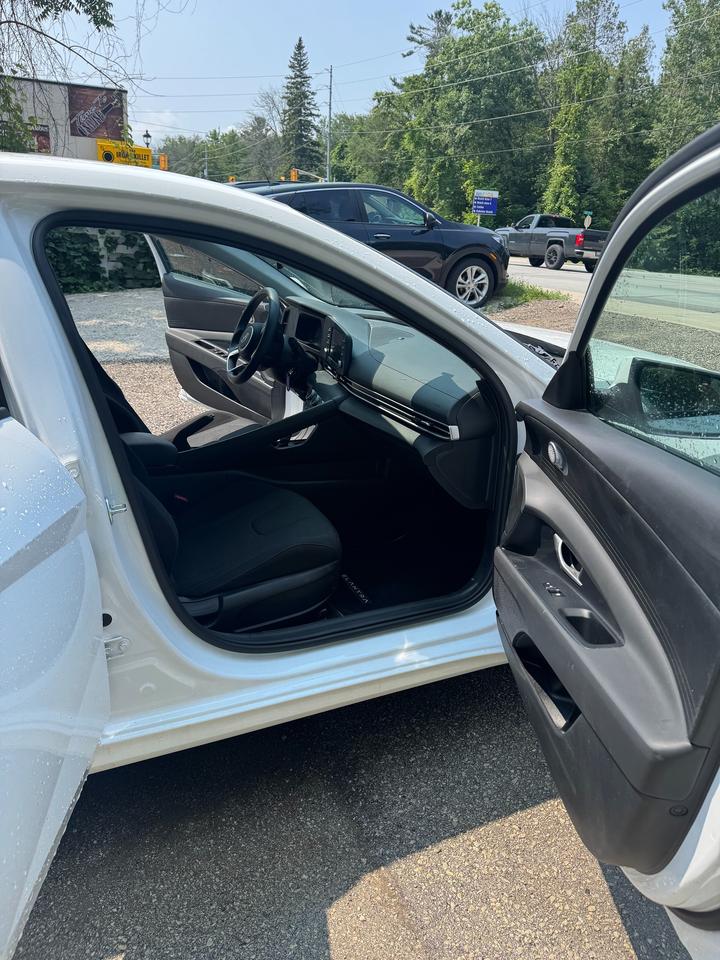 2025 Hyundai Elantra Essential Photo