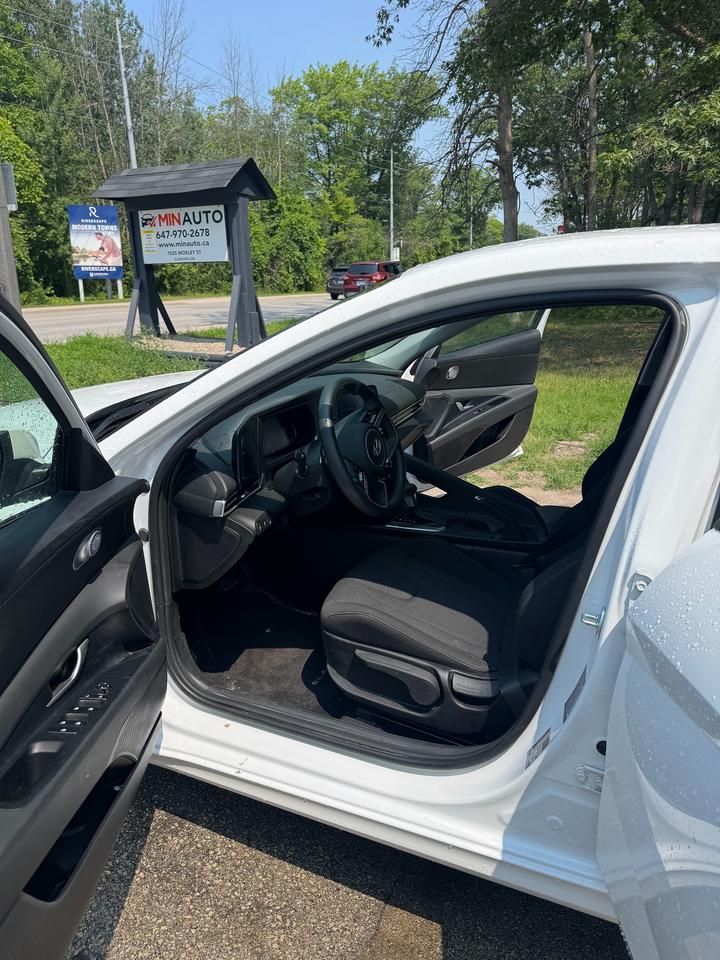 2025 Hyundai Elantra Essential Photo
