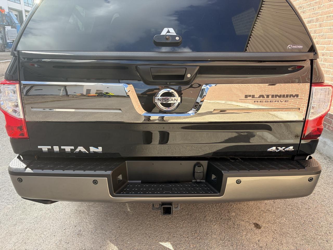 2019 Nissan Titan Platinum Photo