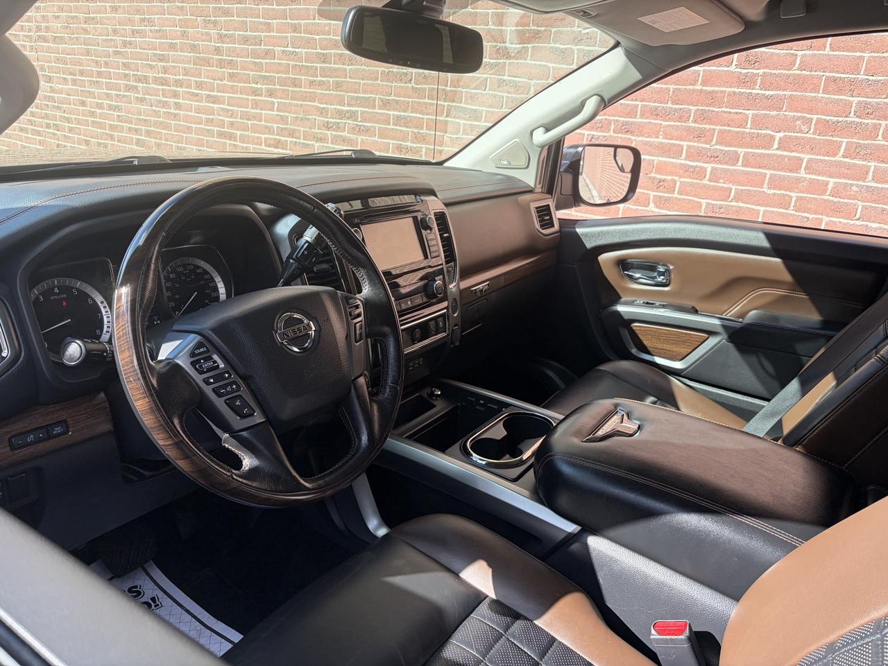 2019 Nissan Titan Platinum Photo