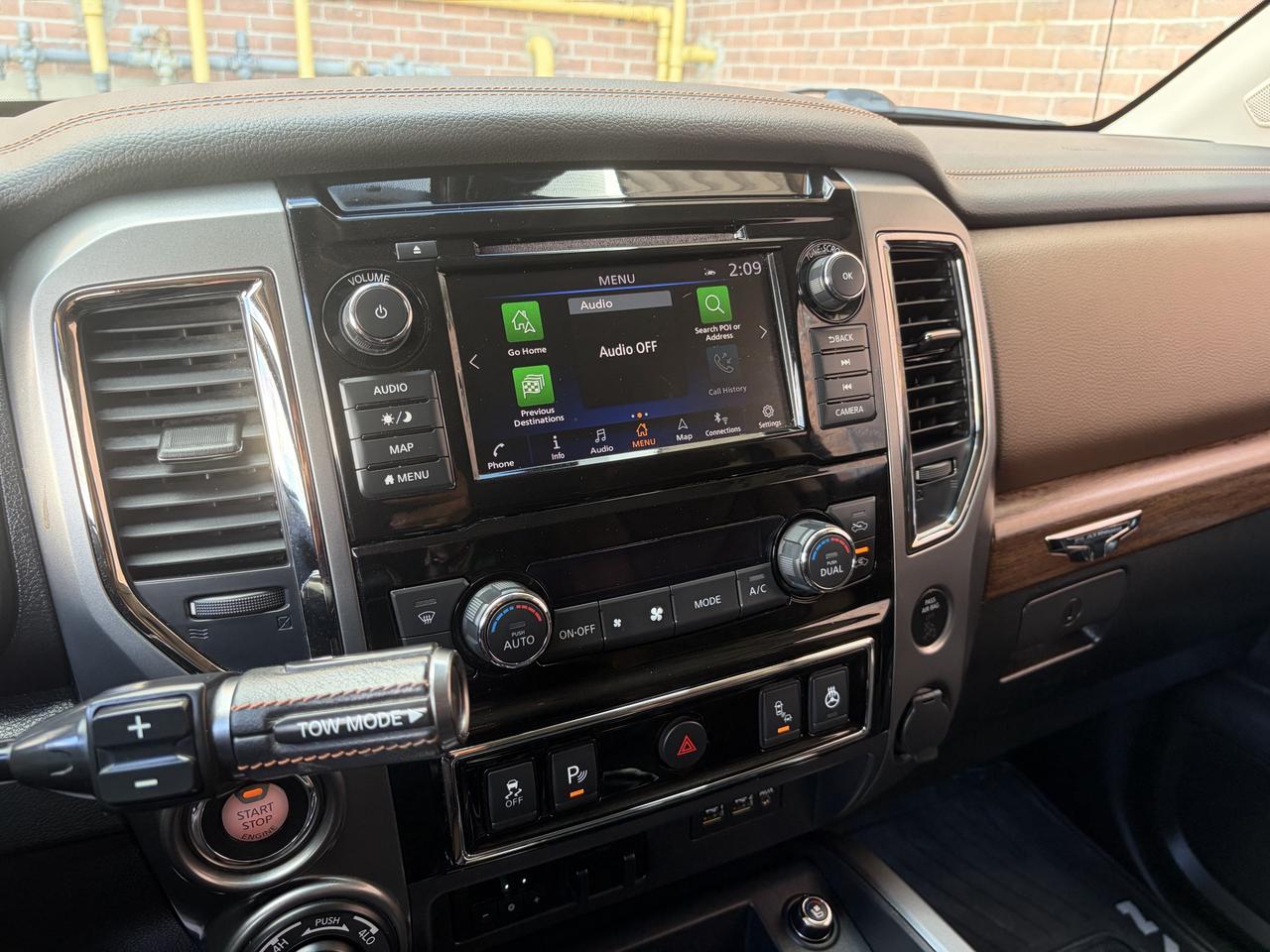 2019 Nissan Titan Platinum Photo
