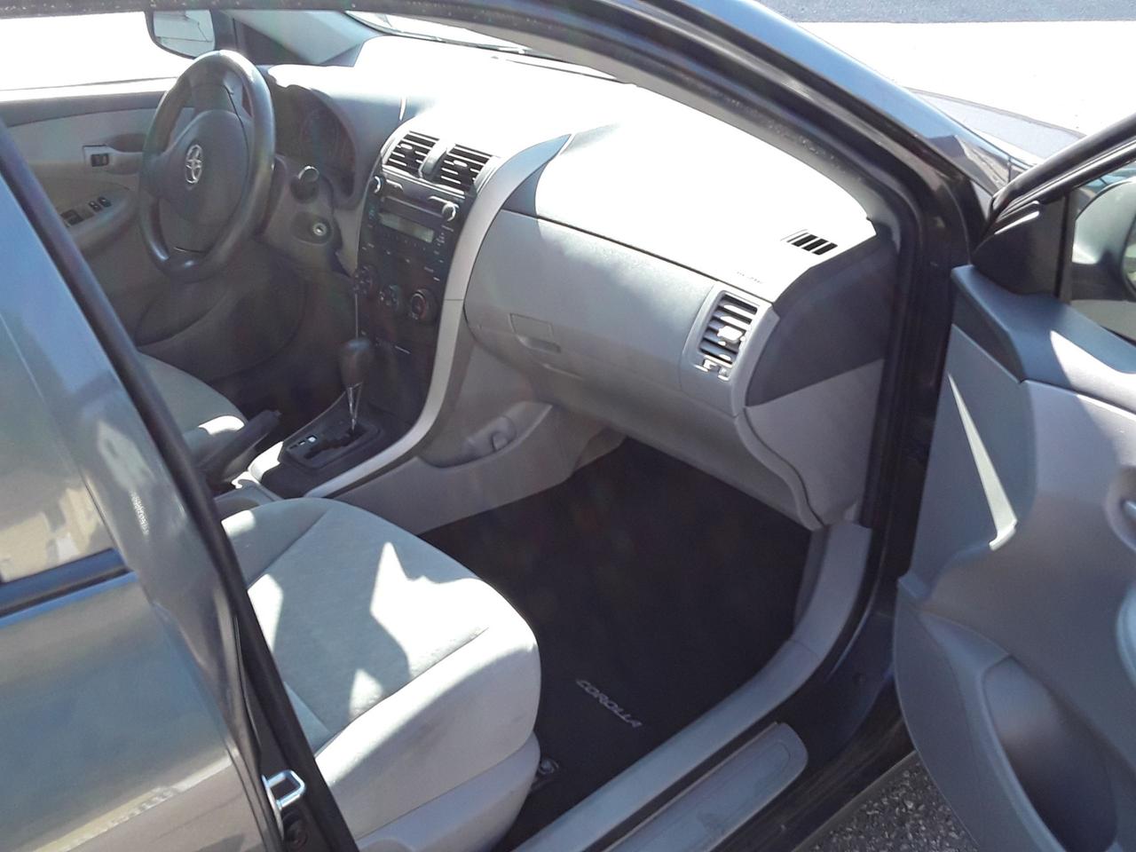 2010 Toyota Corolla CE Photo4