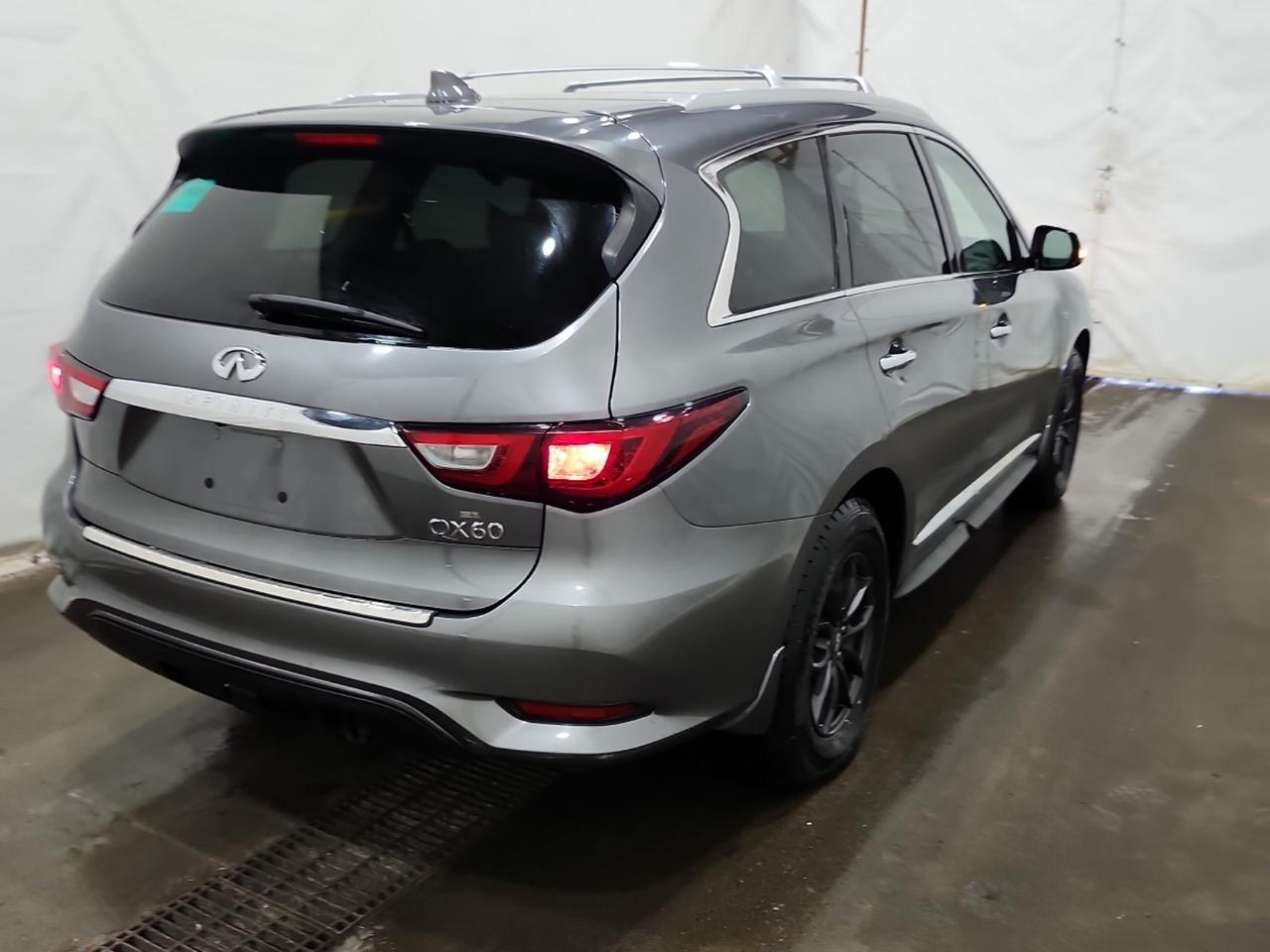 2017 Infiniti QX60 AWD - Photo #4
