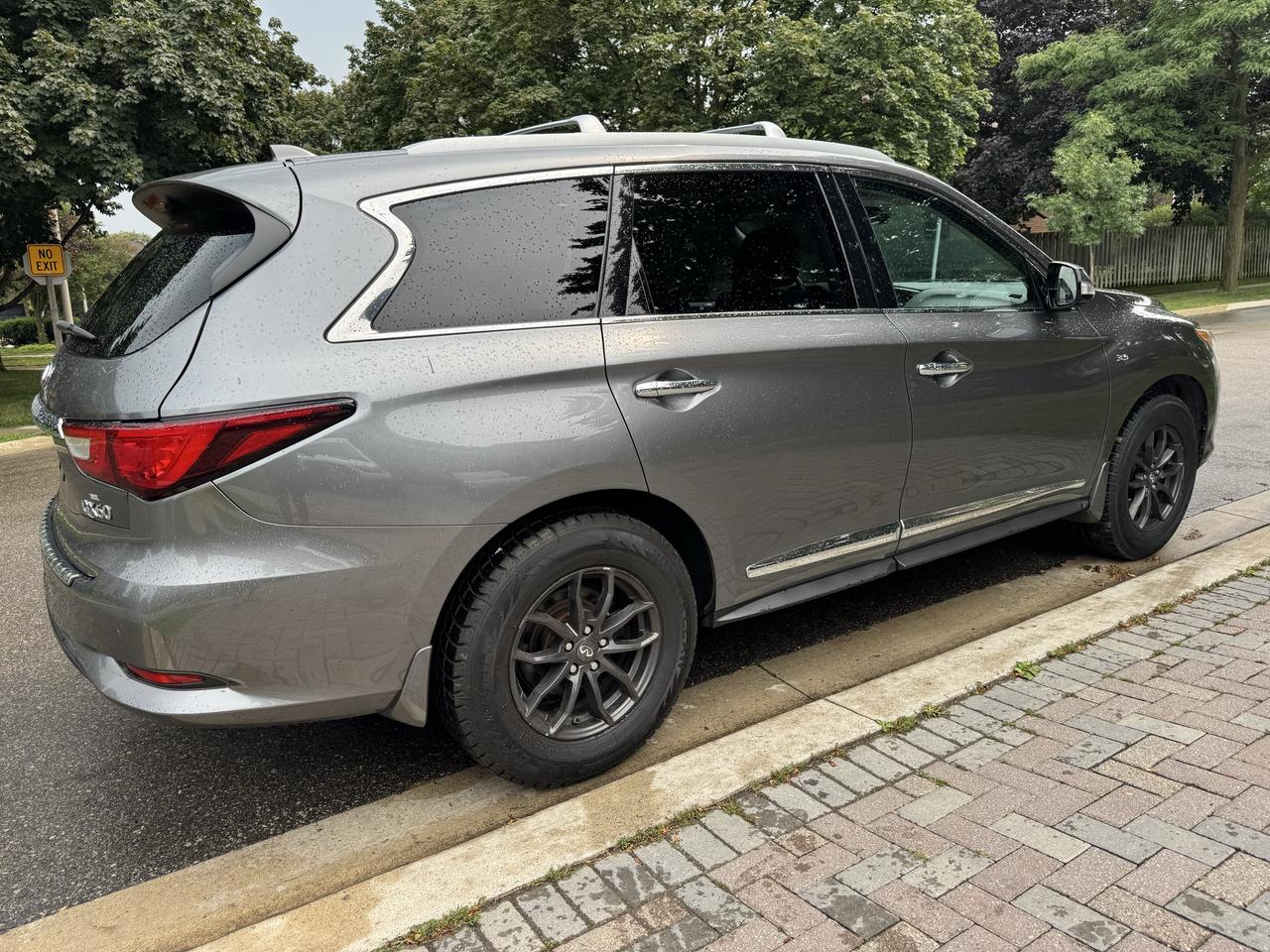 2017 Infiniti QX60 AWD - Photo #20
