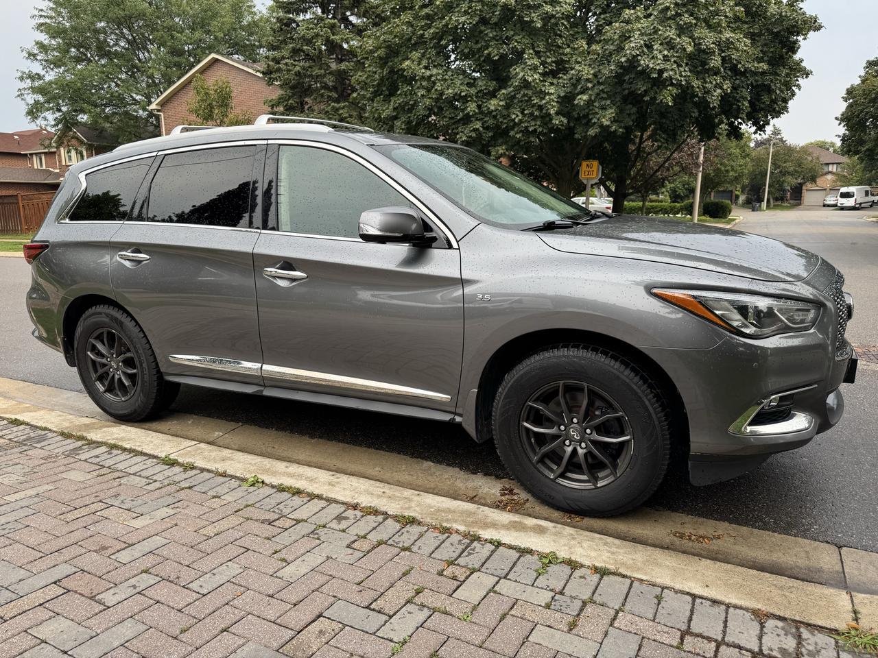 2017 Infiniti QX60 AWD - Photo #19