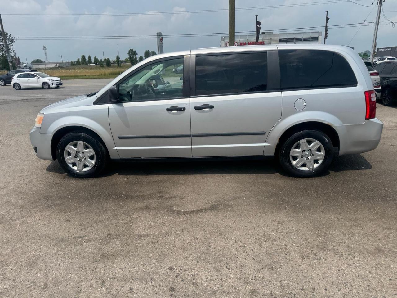 2009 Dodge Grand Caravan SE, 3.3L V6, OILED, 7 PASSENGER, AS IS SPECIAL Photo