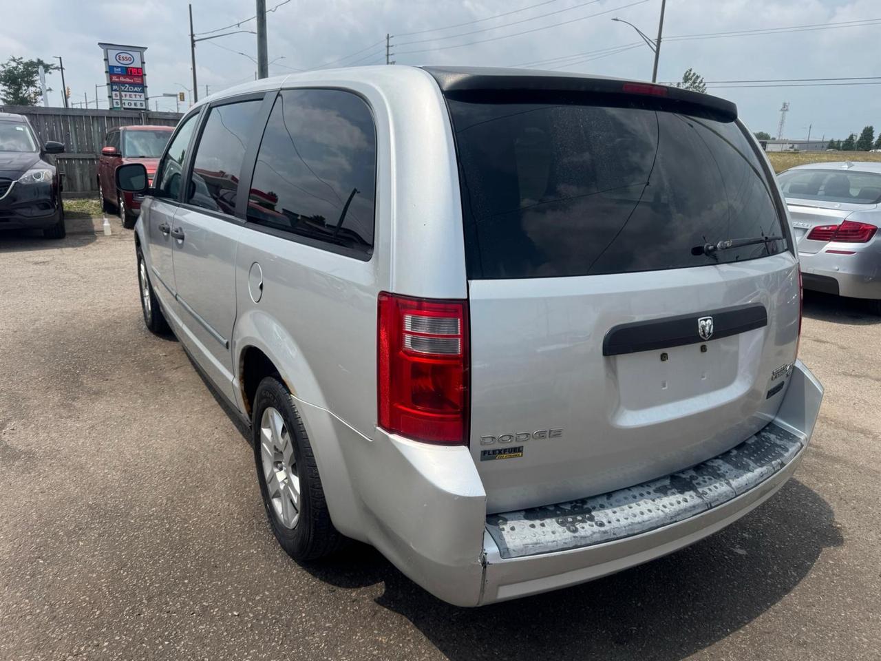 2009 Dodge Grand Caravan SE, 3.3L V6, OILED, 7 PASSENGER, AS IS SPECIAL Photo