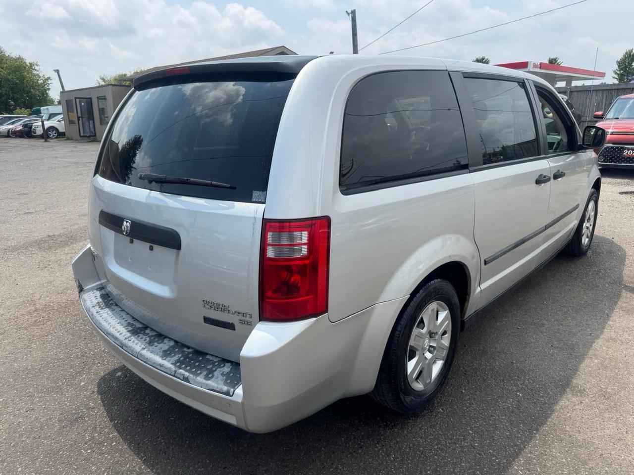 2009 Dodge Grand Caravan SE, 3.3L V6, OILED, 7 PASSENGER, AS IS SPECIAL Photo