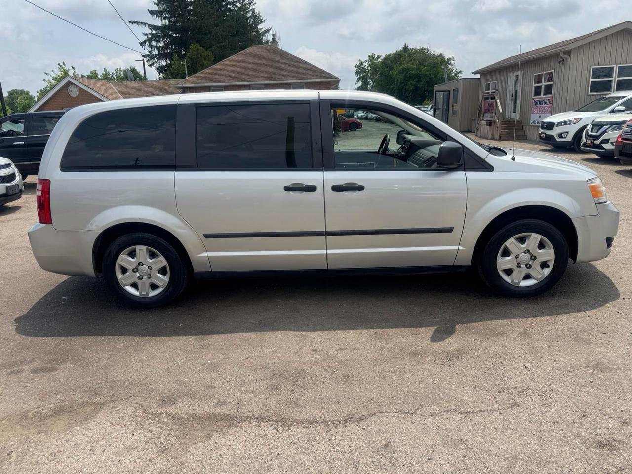 2009 Dodge Grand Caravan SE, 3.3L V6, OILED, 7 PASSENGER, AS IS SPECIAL Photo