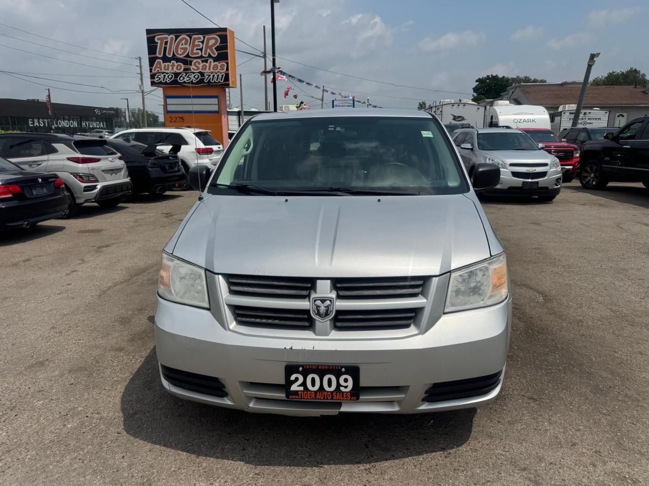 2009 Dodge Grand Caravan SE, 3.3L V6, OILED, 7 PASSENGER, AS IS SPECIAL Photo