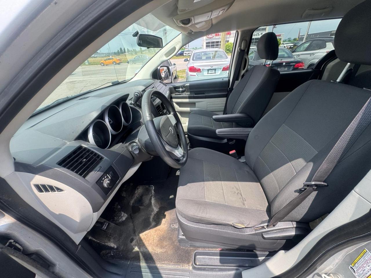 2009 Dodge Grand Caravan SE, 3.3L V6, OILED, 7 PASSENGER, AS IS SPECIAL Photo
