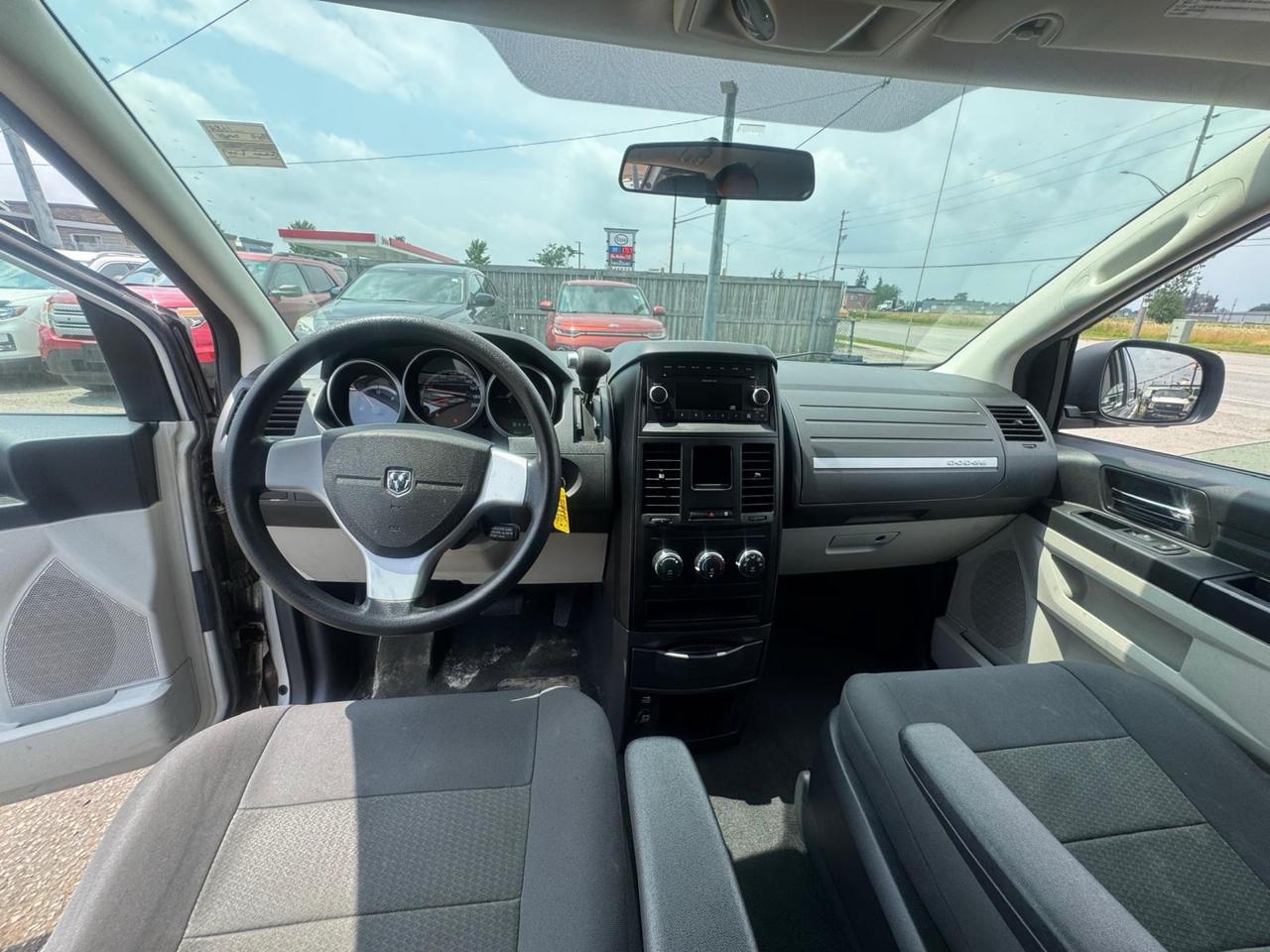 2009 Dodge Grand Caravan SE, 3.3L V6, OILED, 7 PASSENGER, AS IS SPECIAL Photo