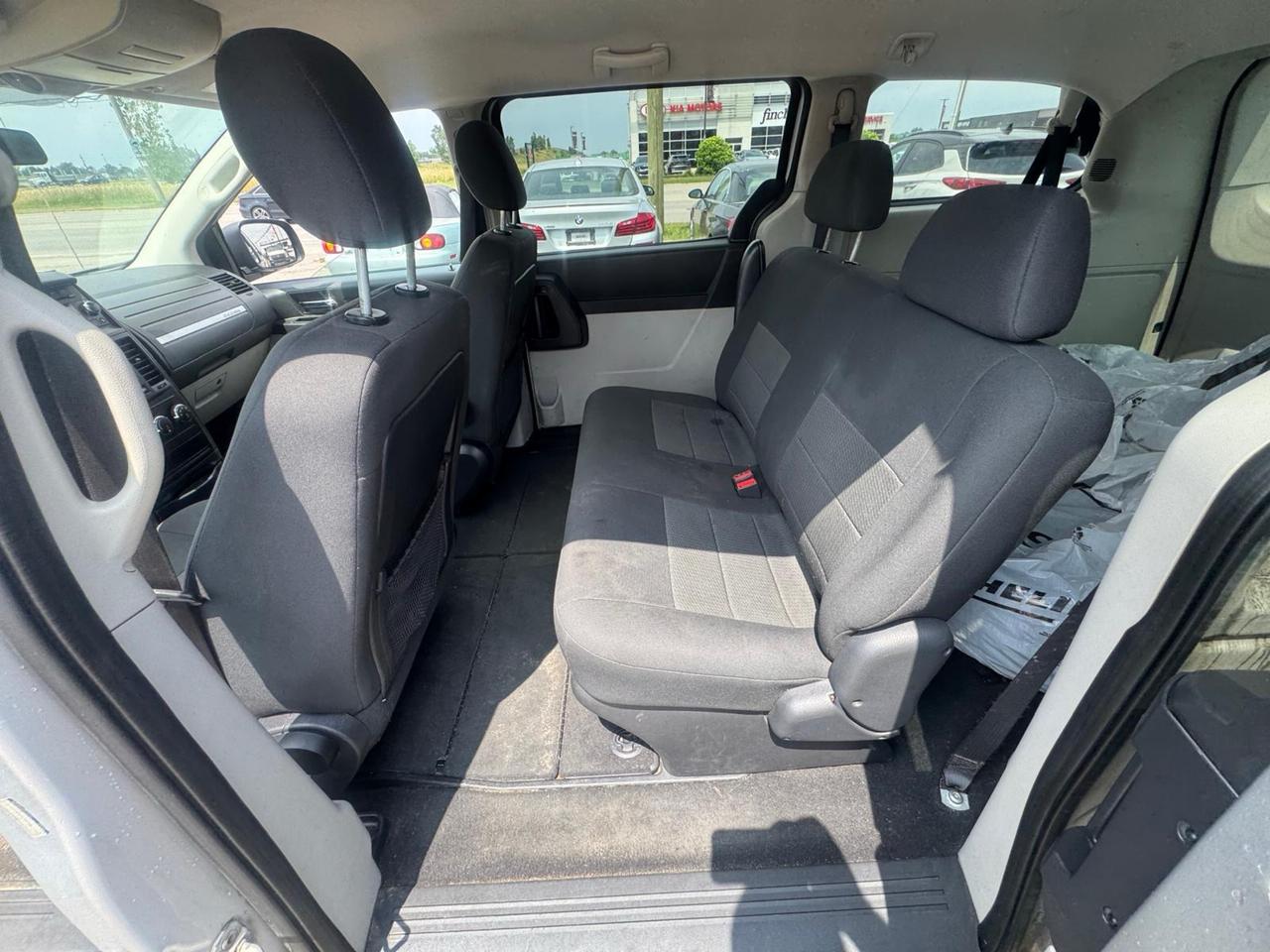 2009 Dodge Grand Caravan SE, 3.3L V6, OILED, 7 PASSENGER, AS IS SPECIAL Photo