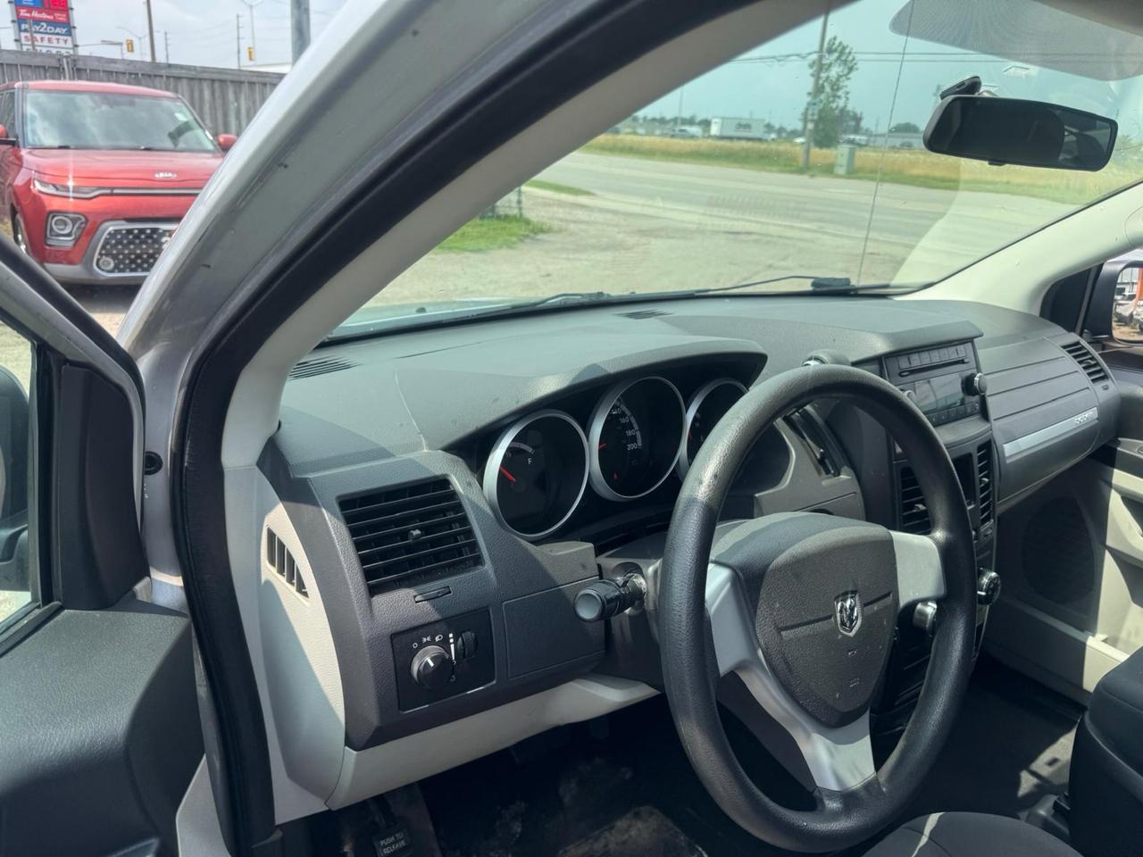2009 Dodge Grand Caravan SE, 3.3L V6, OILED, 7 PASSENGER, AS IS SPECIAL Photo
