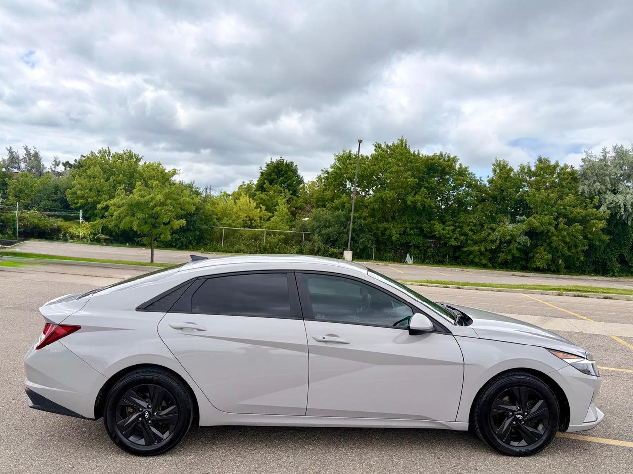 2022 Hyundai Elantra Preferred Photo3