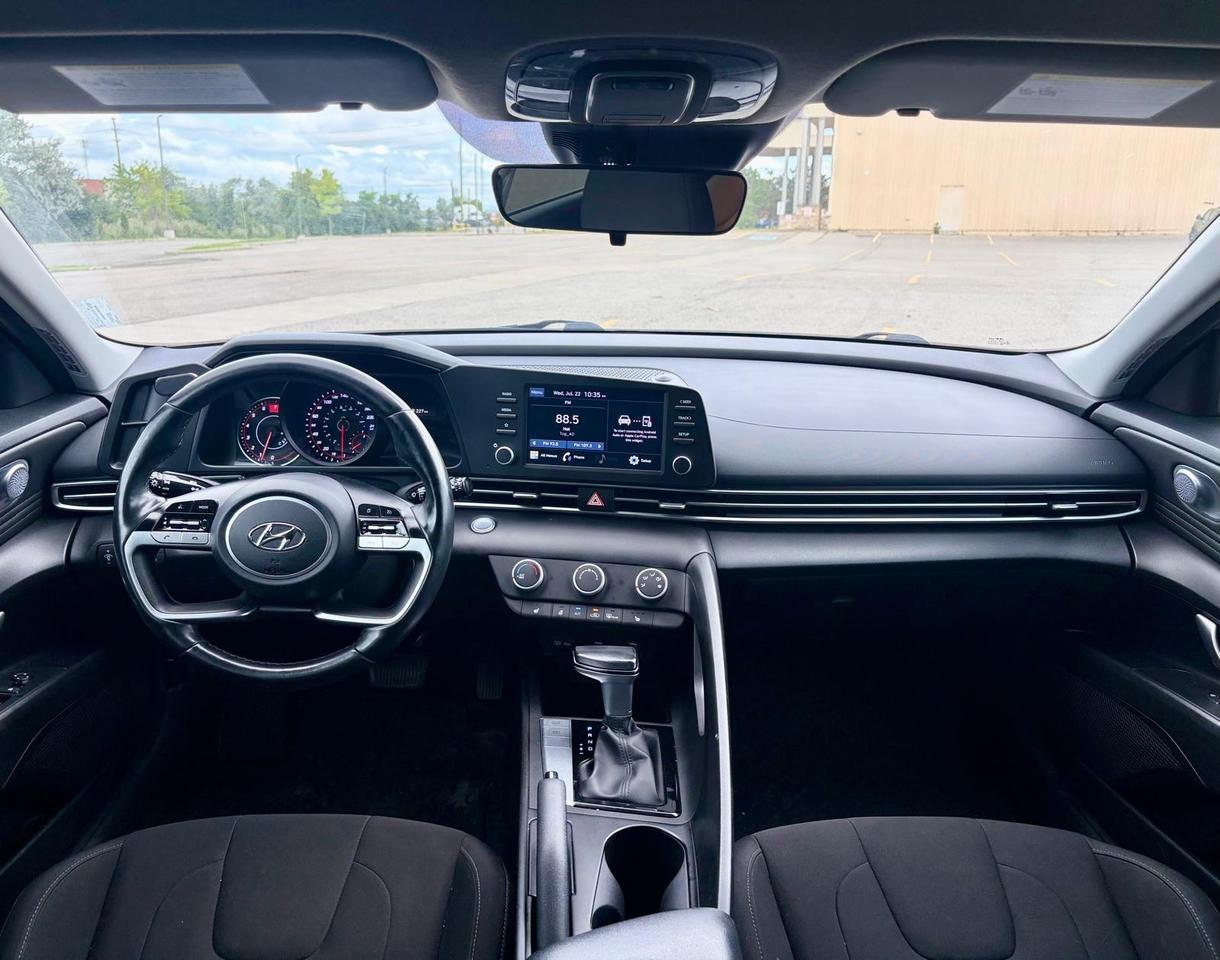 2022 Hyundai Elantra Preferred Photo