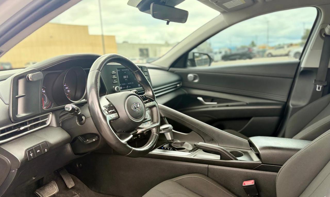 2022 Hyundai Elantra Preferred Photo