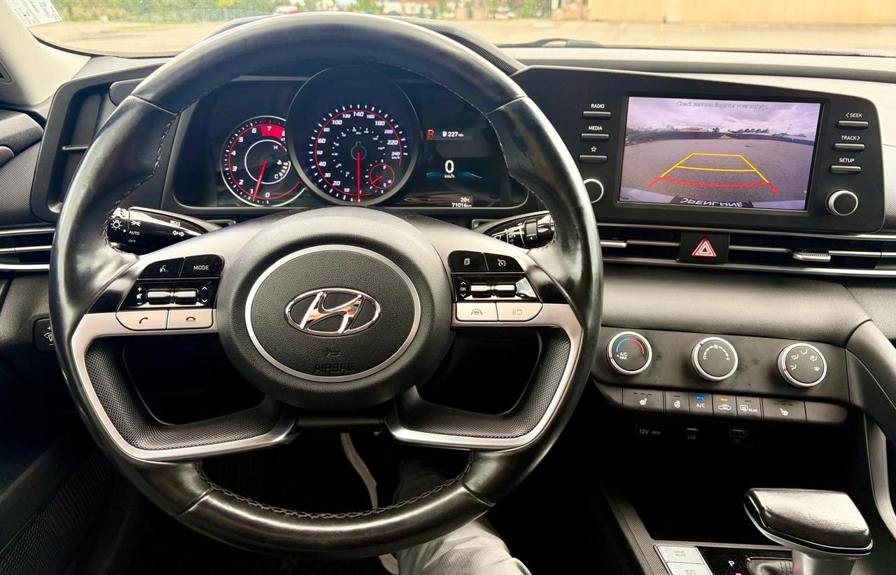 2022 Hyundai Elantra Preferred Photo