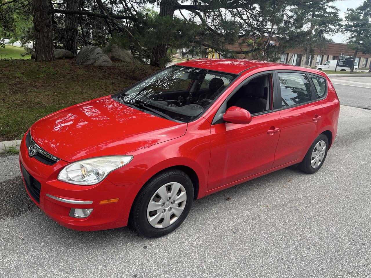 2009 Hyundai Elantra Touring L -ONLY 131,911 KMS! 1 LOCAL FEMALE OWNER!! CARFAX REPORT CLEAN!! Photo3