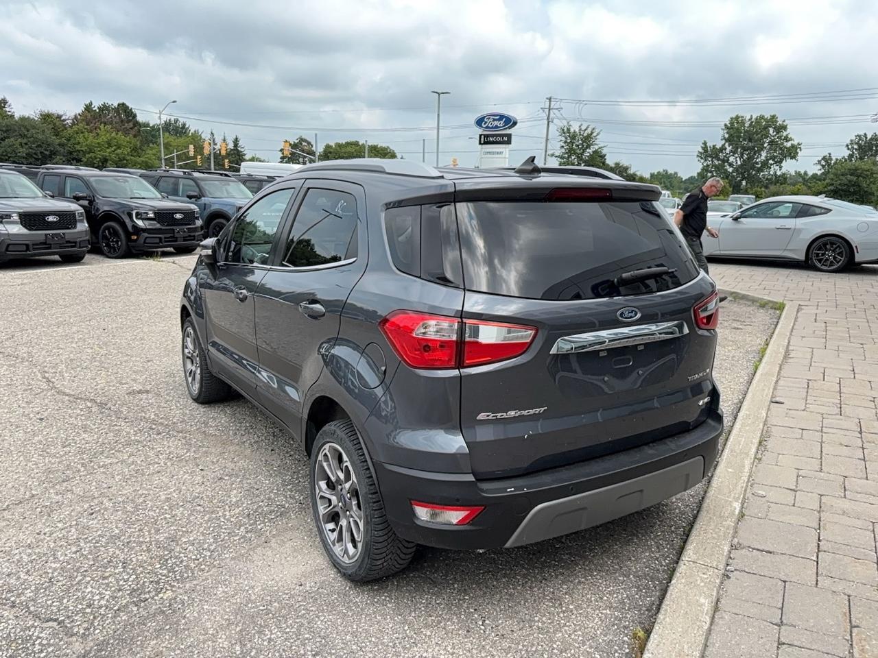 2022 Ford EcoSport TITANIUM, HEATED WHEEL, 17'S, SPORT DECAL! LOW KMS Photo