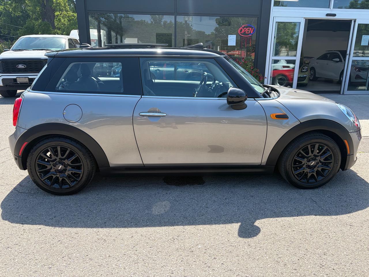 2018 MINI Cooper COOPER Photo4
