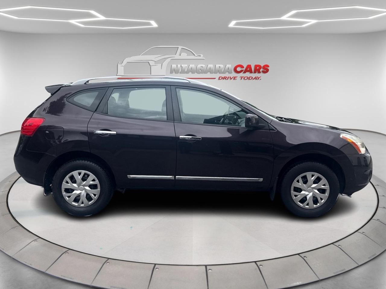 2011 Nissan Rogue SV Photo1