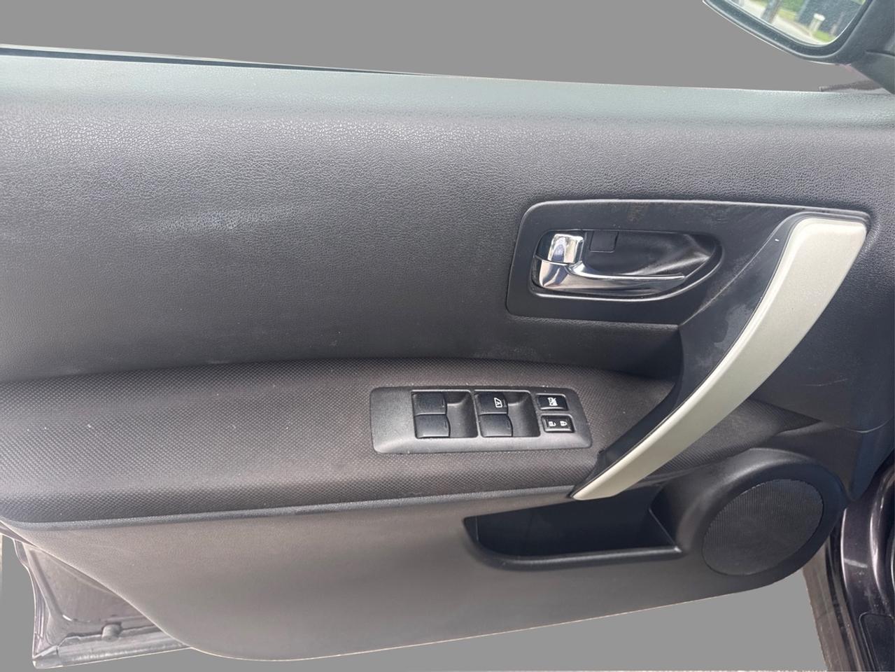 2011 Nissan Rogue SV Photo