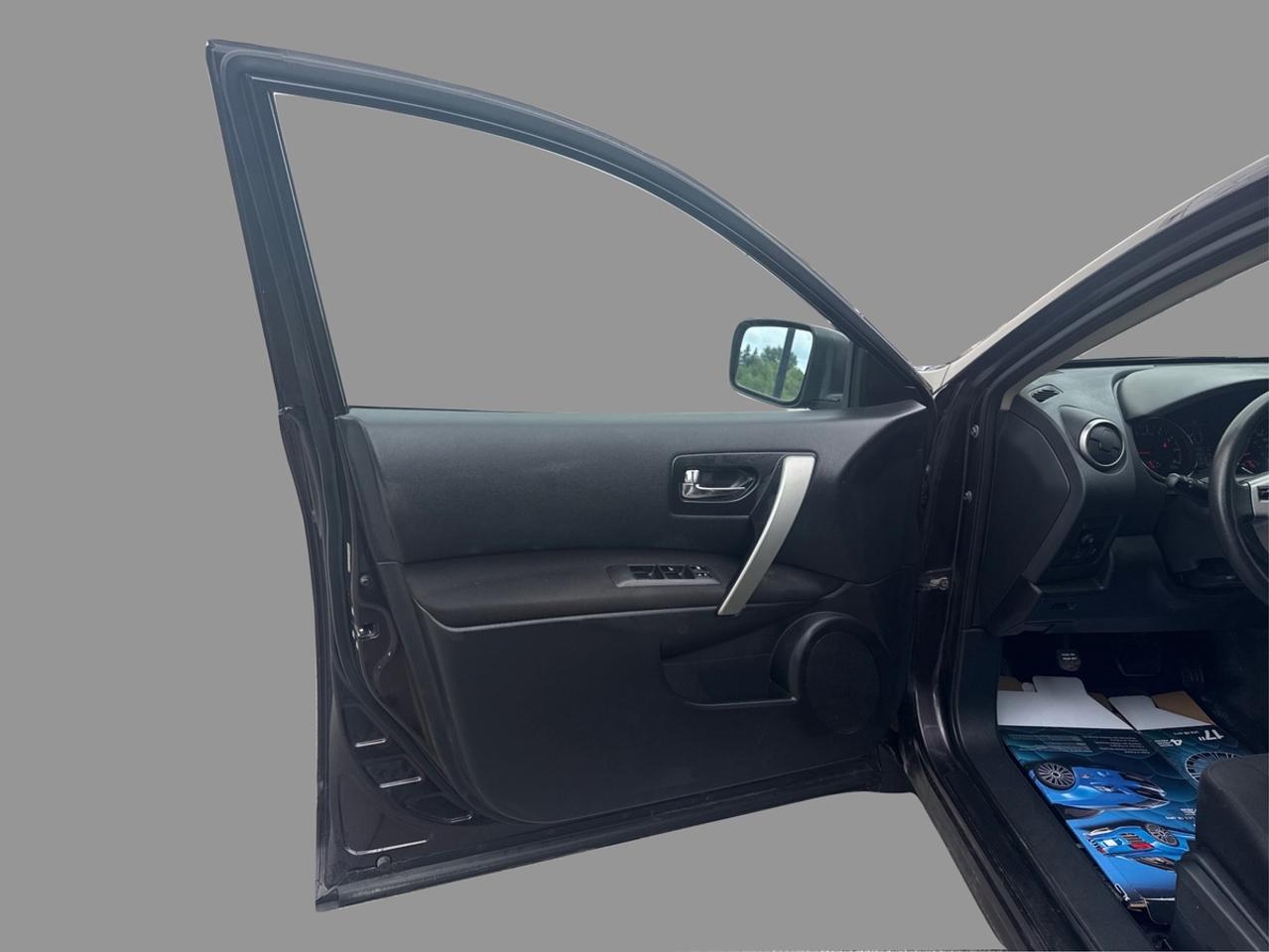 2011 Nissan Rogue SV Photo