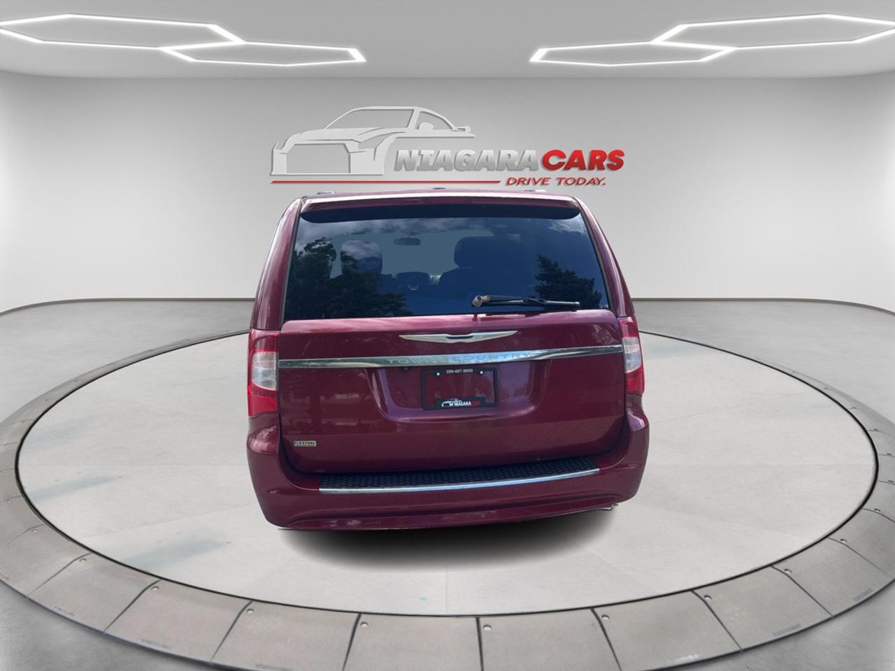 2013 Chrysler Town & Country TOURING Photo
