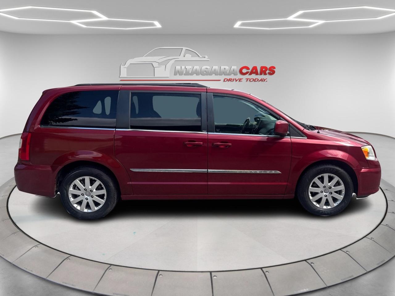 2013 Chrysler Town & Country TOURING Photo