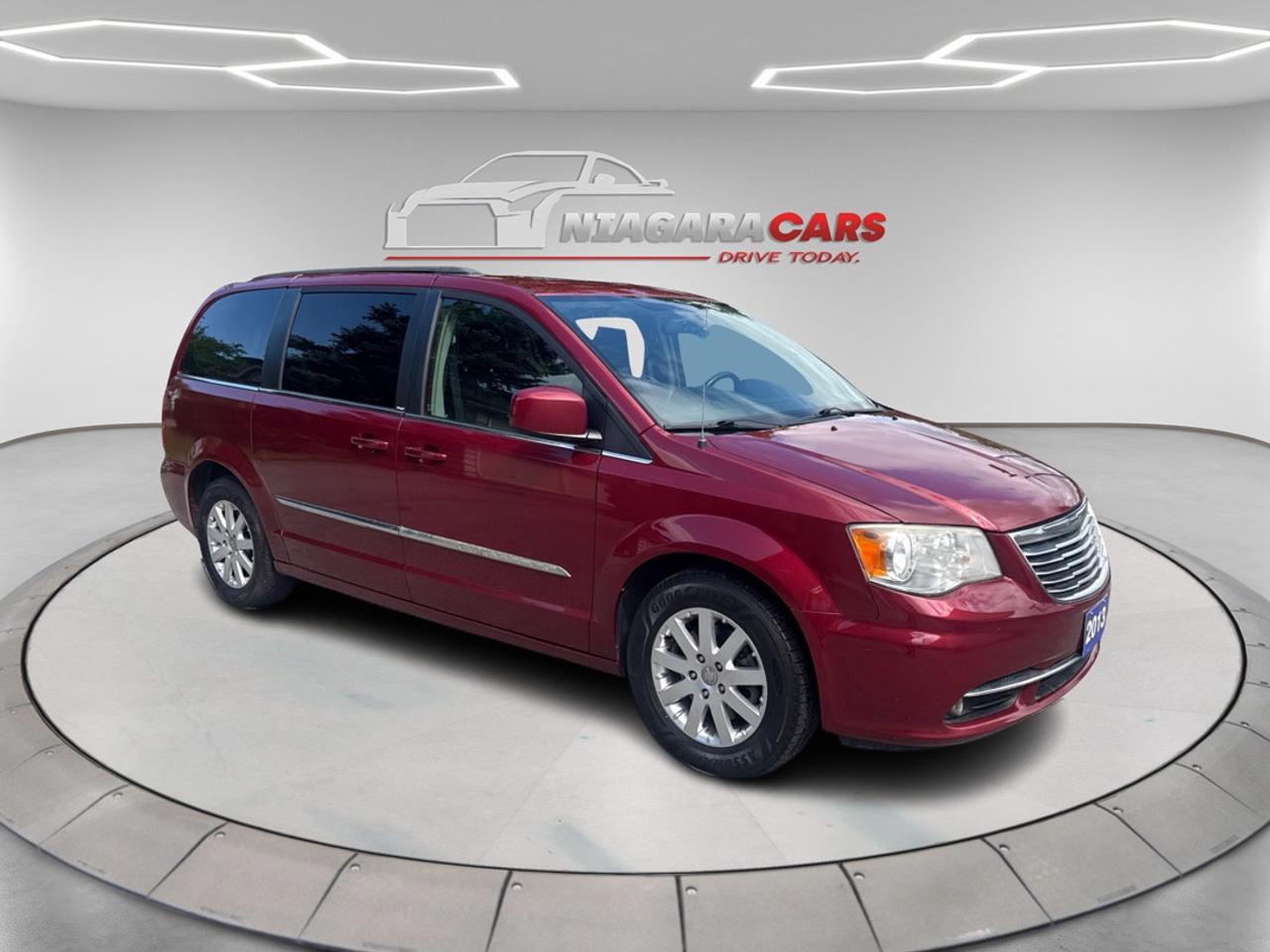 2013 Chrysler Town & Country TOURING Photo
