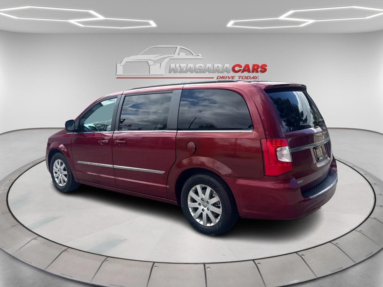 2013 Chrysler Town & Country TOURING Photo