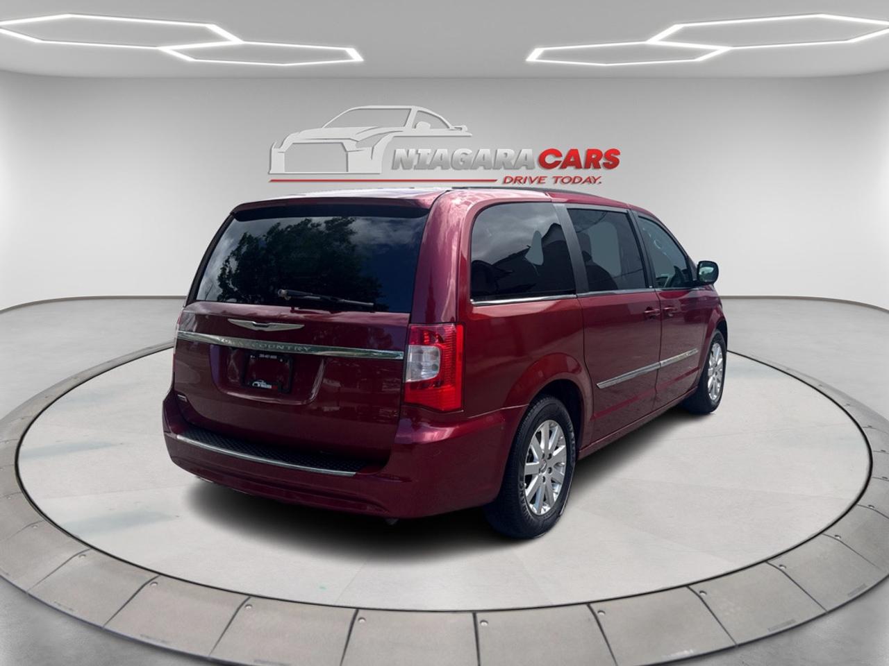 2013 Chrysler Town & Country TOURING Photo