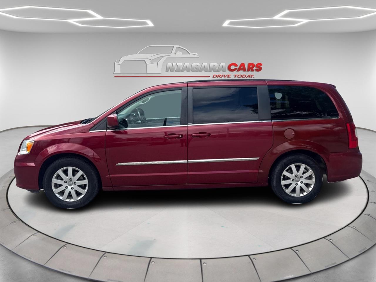 2013 Chrysler Town & Country TOURING Photo
