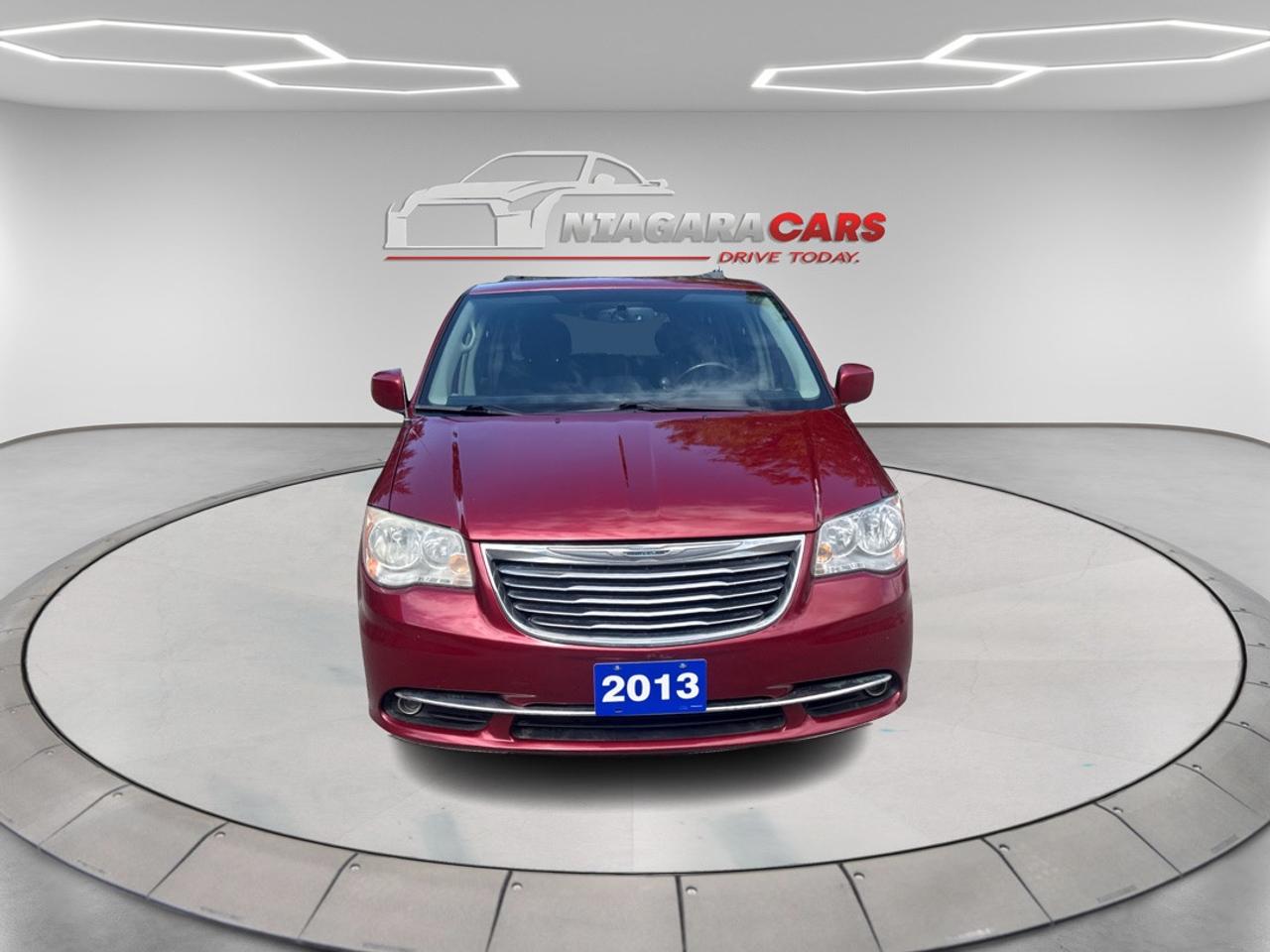2013 Chrysler Town & Country TOURING Photo