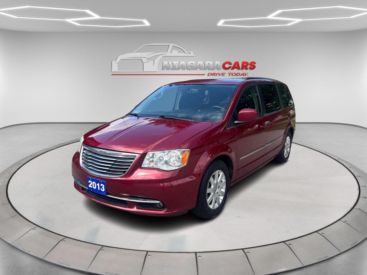 2013 Chrysler Town & Country TOURING Photo