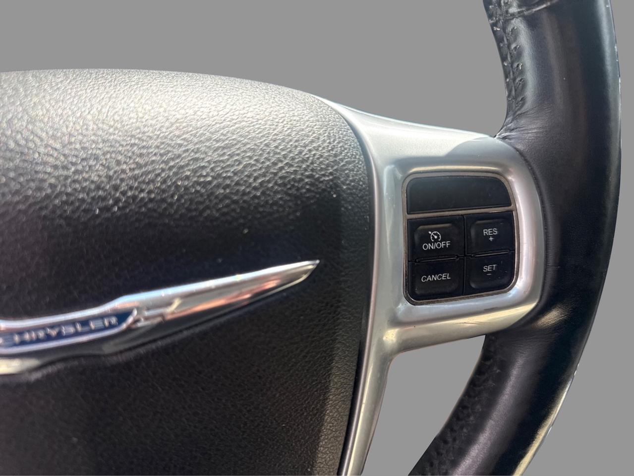 2013 Chrysler Town & Country TOURING Photo