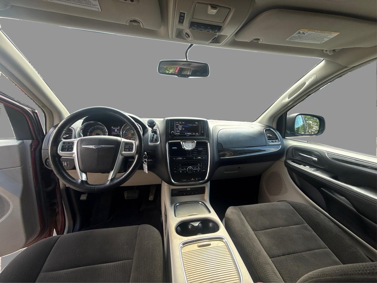 2013 Chrysler Town & Country TOURING Photo