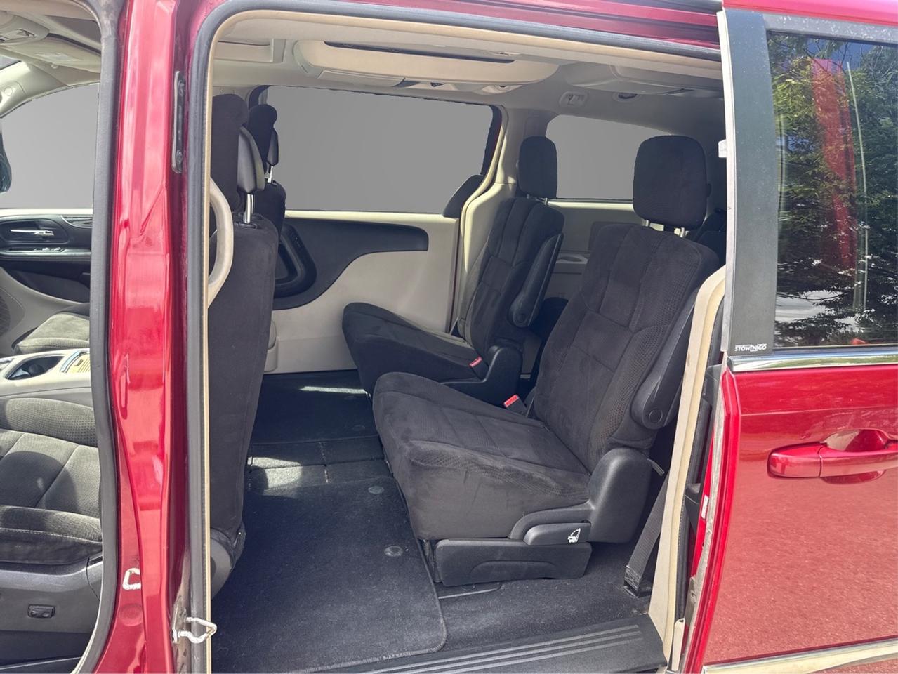2013 Chrysler Town & Country TOURING Photo