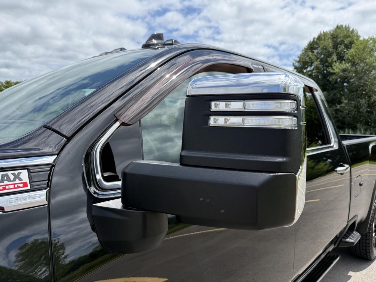 2021 GMC Sierra 2500 HD DENALI Photo