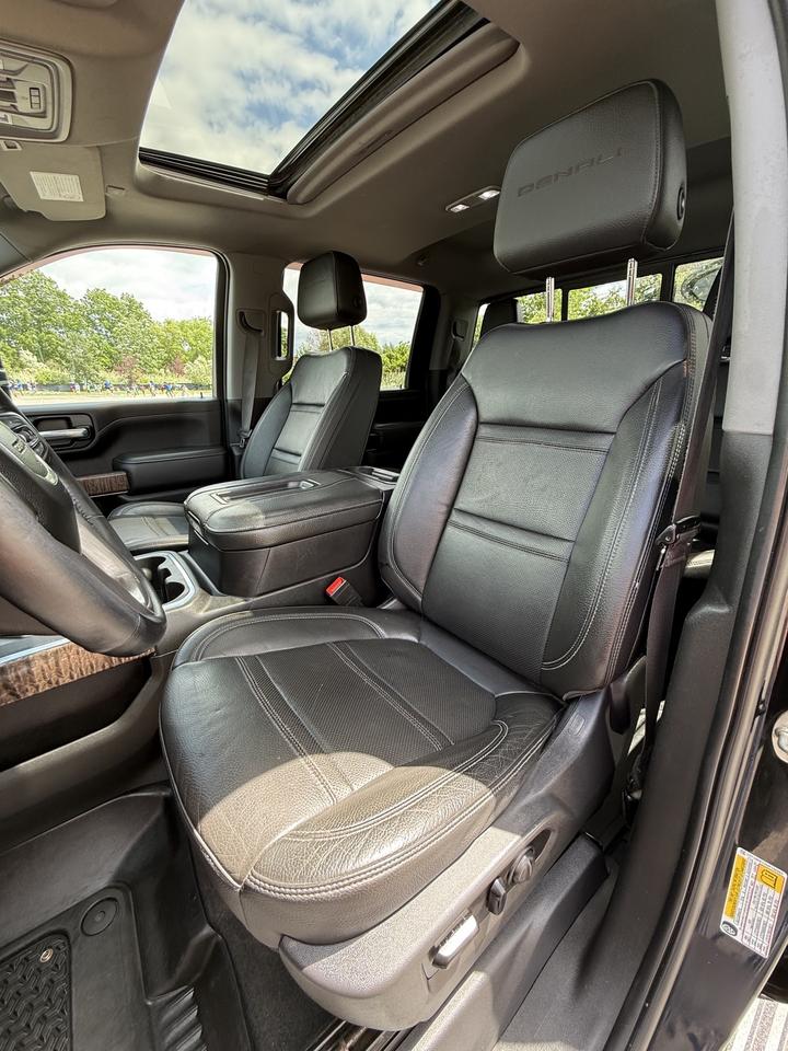 2021 GMC Sierra 2500 HD DENALI Photo