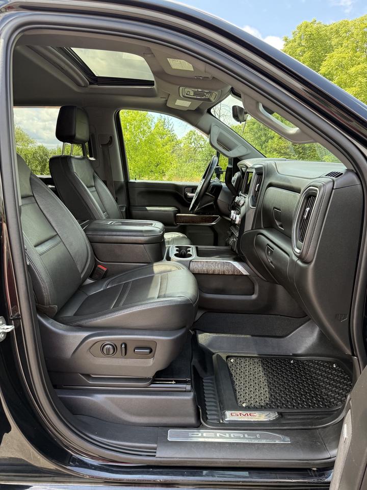 2021 GMC Sierra 2500 HD DENALI Photo