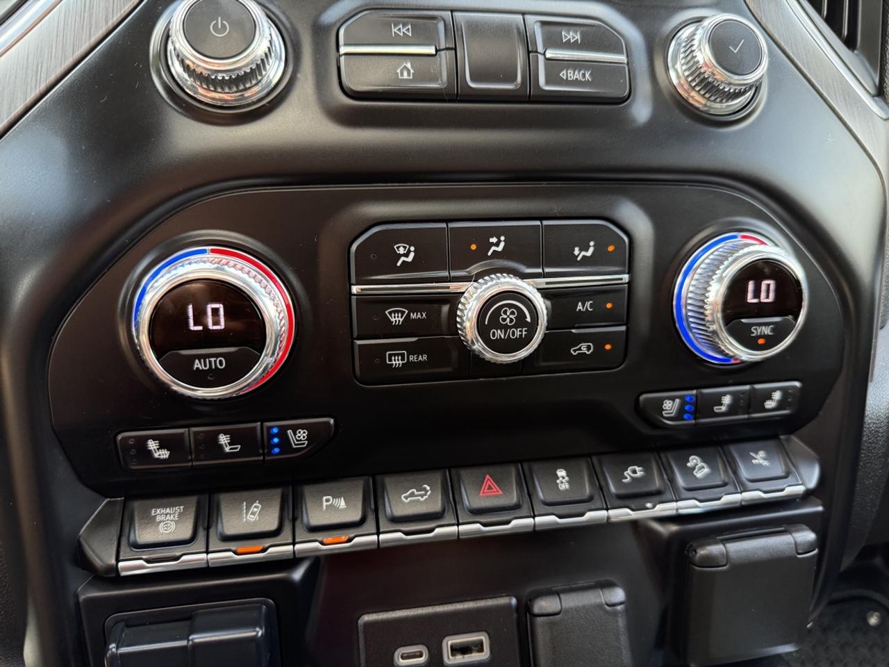 2021 GMC Sierra 2500 HD DENALI Photo