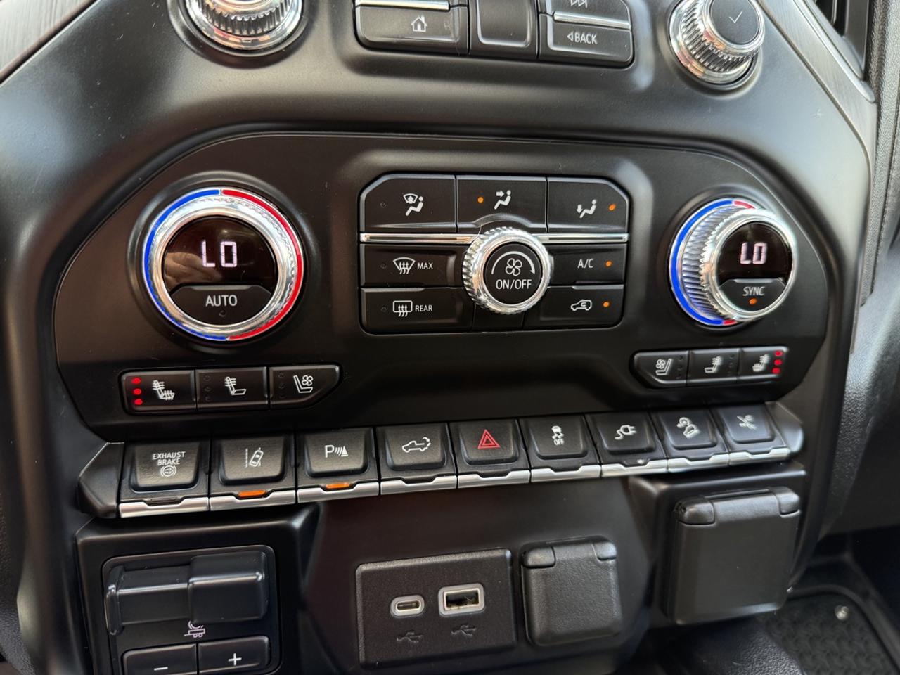 2021 GMC Sierra 2500 HD DENALI Photo
