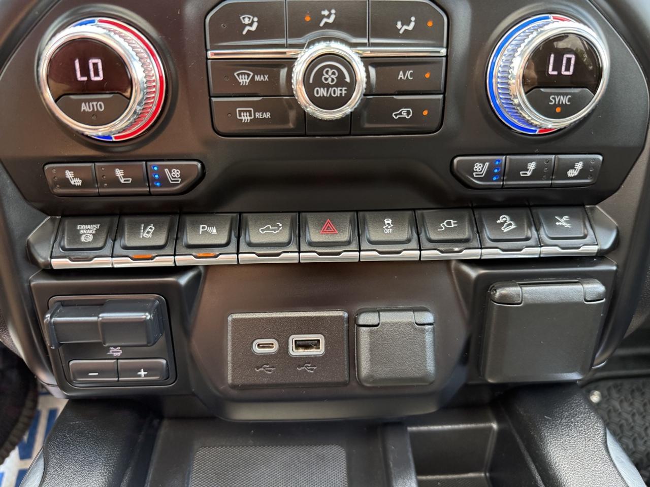 2021 GMC Sierra 2500 HD DENALI Photo