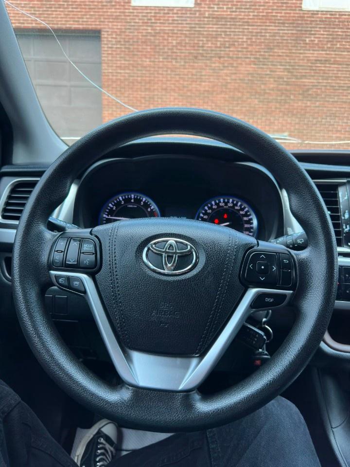 2016 Toyota Highlander AWD 4dr LE Photo