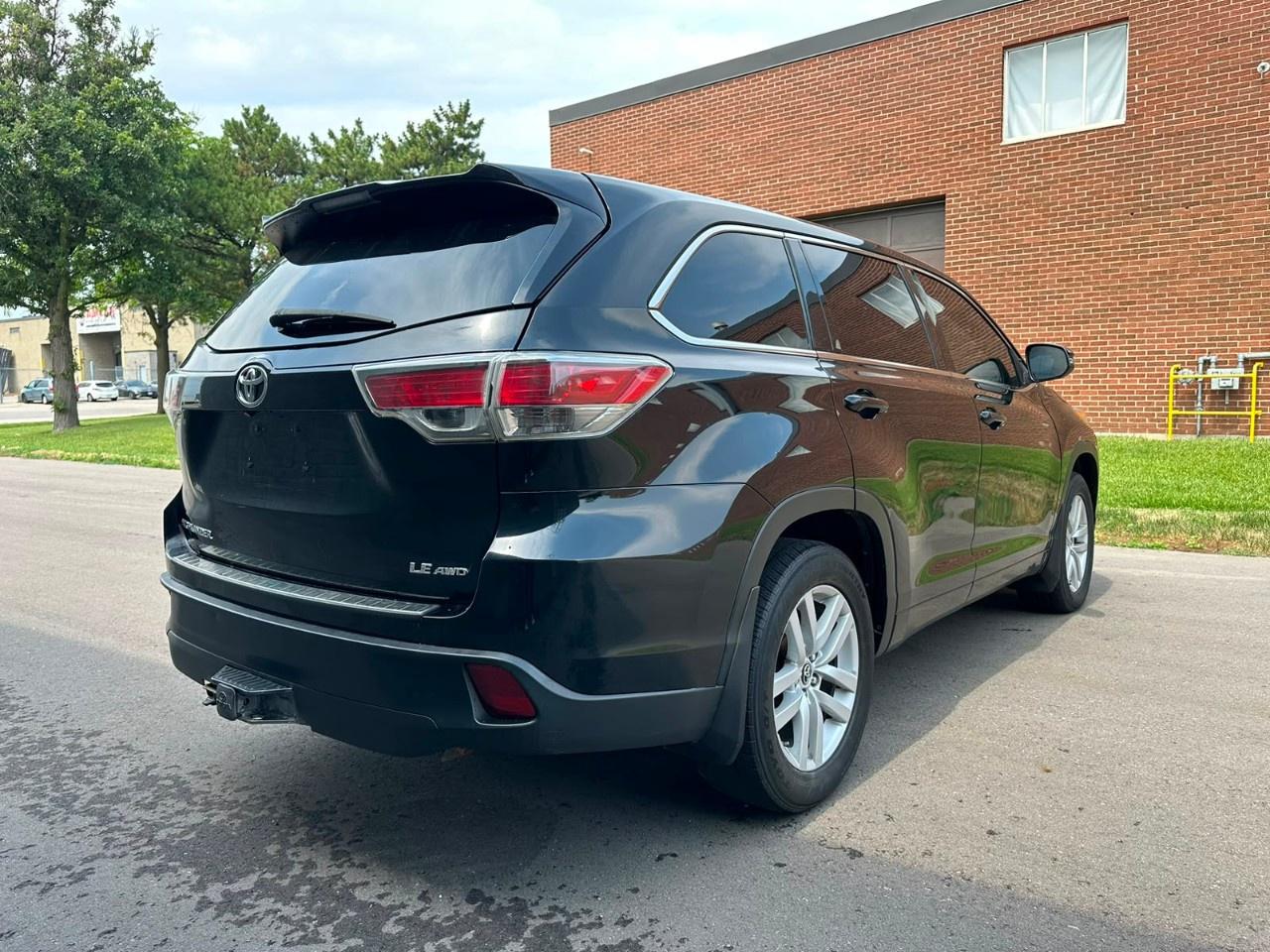 2016 Toyota Highlander AWD 4dr LE Photo